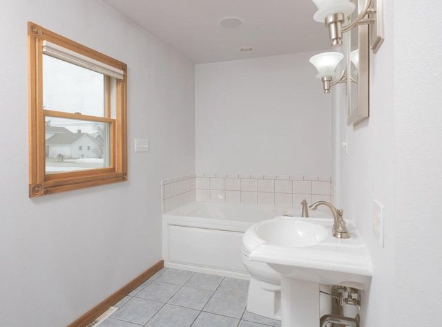 215 E ALFRED STREET, Weyauwega, WI 54983