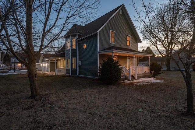 215 E ALFRED STREET, Weyauwega, WI 54983