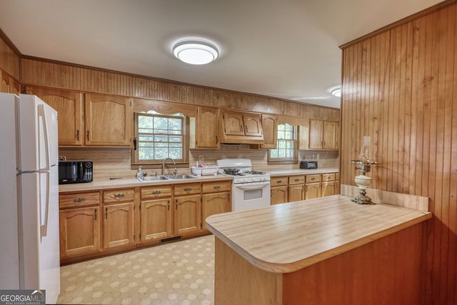 706 S Railroad Street, Shady Dale, GA 31085