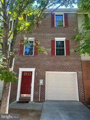 111 FOX CT, Winchester, VA 22603