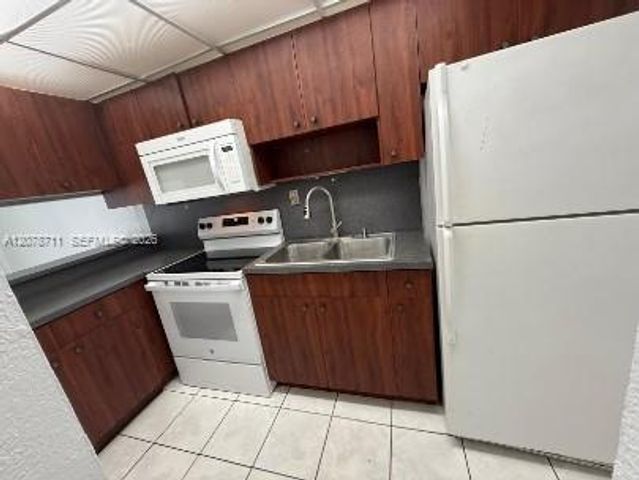 1305 W 46th Street 221, Hialeah, FL 33012