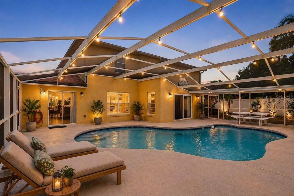 Image 2 of property listing at 14912 WHITE MAGNOLIA COURT, Orlando, FL 32824