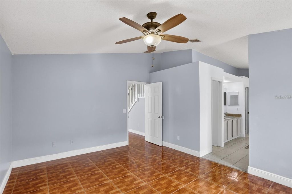 Image 18 of property listing at 14912 WHITE MAGNOLIA COURT, Orlando, FL 32824
