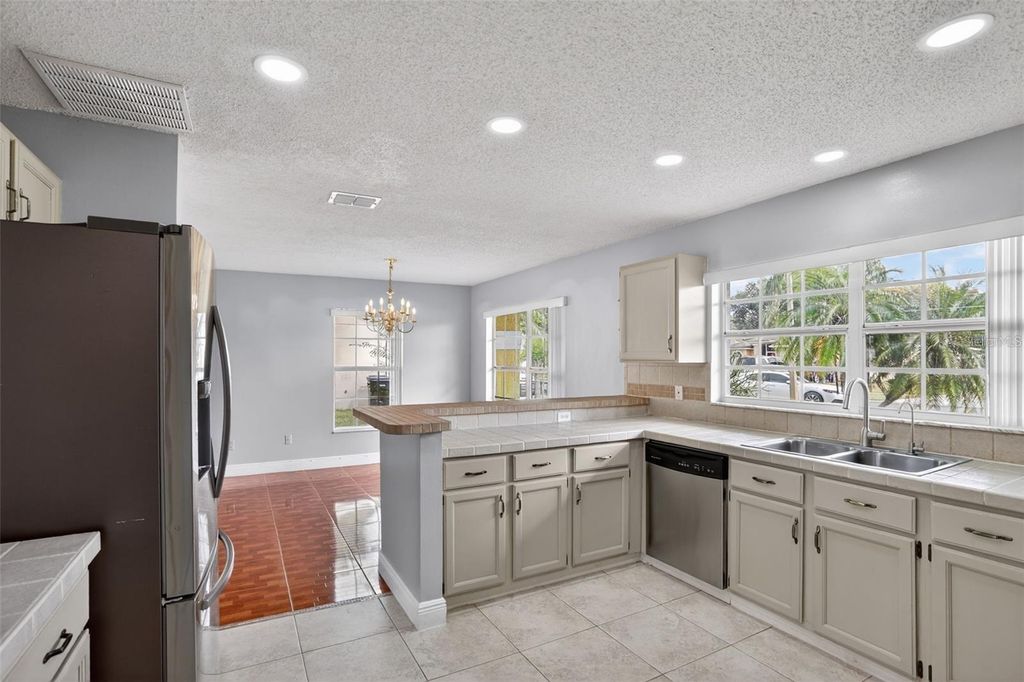 Image 33 of property listing at 14912 WHITE MAGNOLIA COURT, Orlando, FL 32824