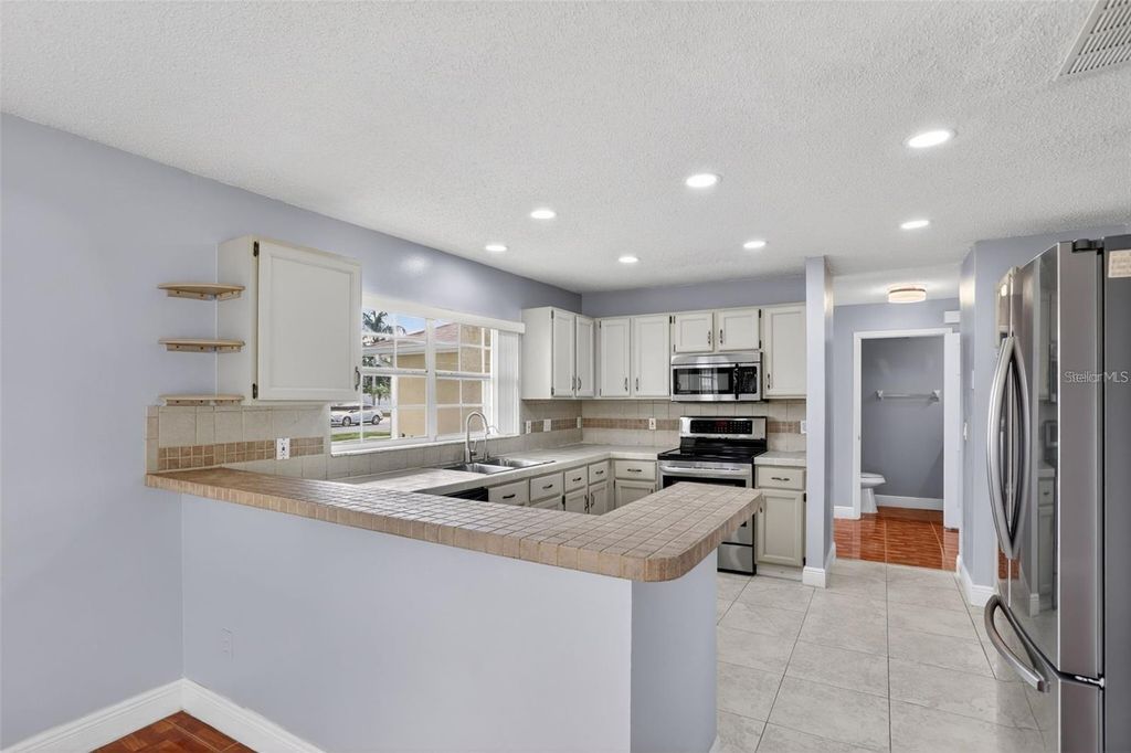 Image 34 of property listing at 14912 WHITE MAGNOLIA COURT, Orlando, FL 32824