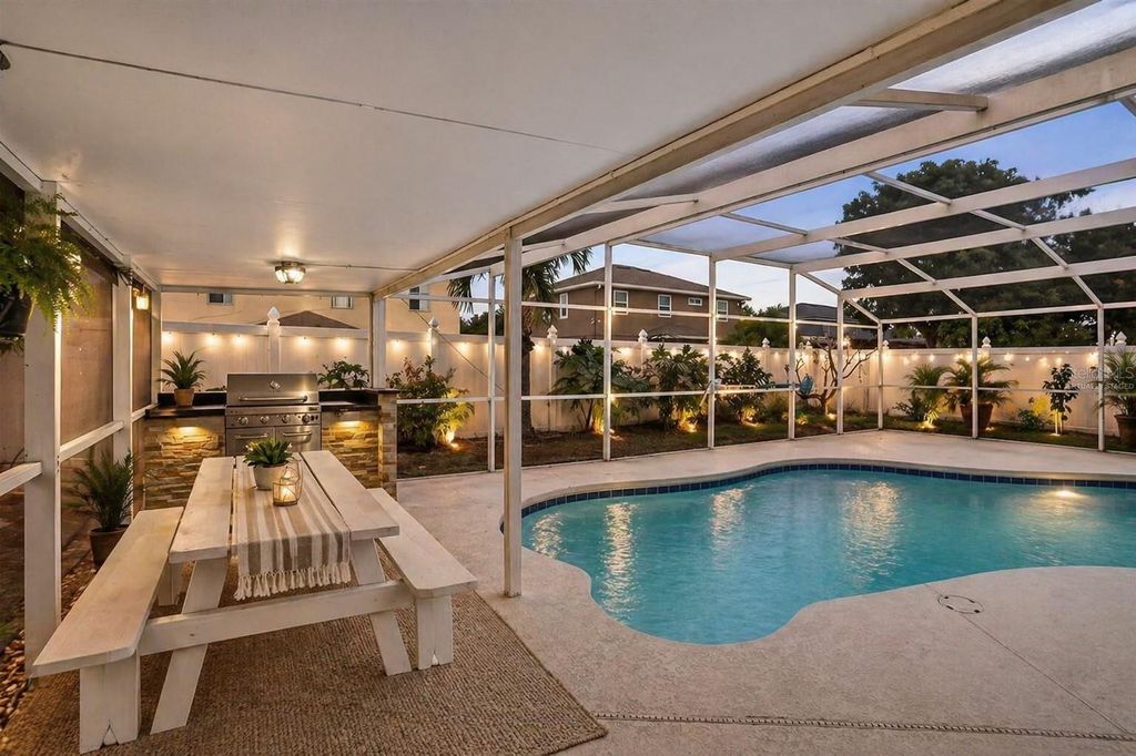 Image 5 of property listing at 14912 WHITE MAGNOLIA COURT, Orlando, FL 32824
