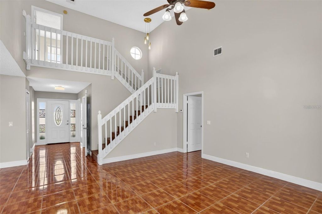 Image 8 of property listing at 14912 WHITE MAGNOLIA COURT, Orlando, FL 32824