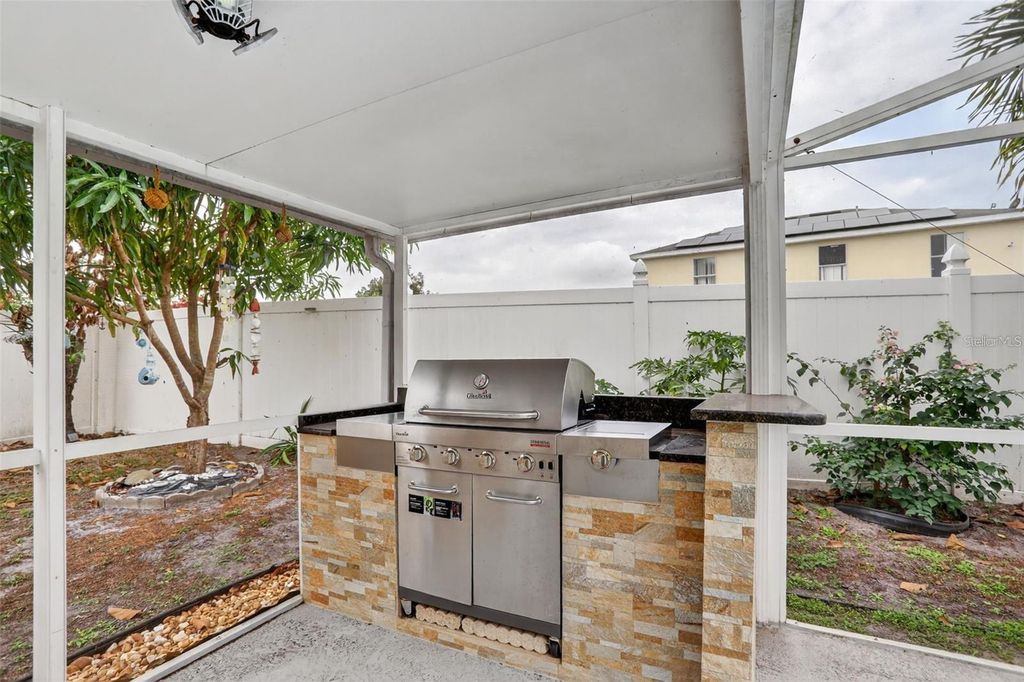 Image 9 of property listing at 14912 WHITE MAGNOLIA COURT, Orlando, FL 32824