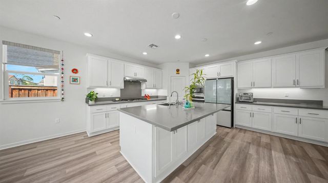 2840 Wylin Blvd, Lathrop, CA 95330