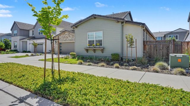 2840 Wylin Blvd, Lathrop, CA 95330