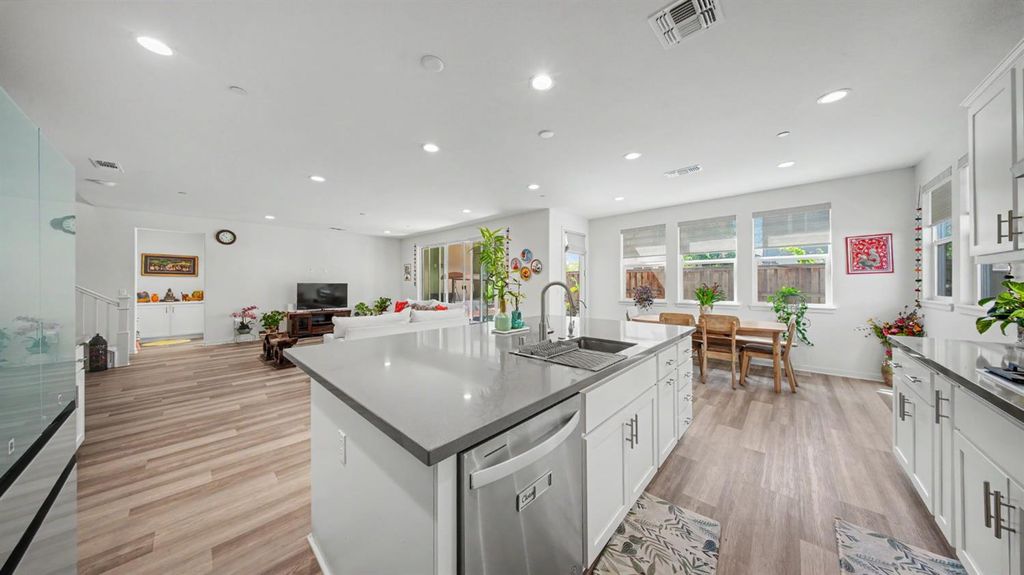 2840 Wylin Blvd, Lathrop, CA 95330