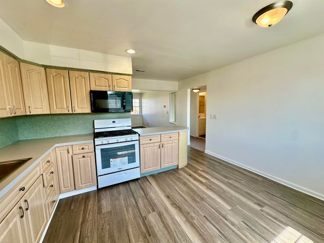 8140 Crestview Dr Drive, Sterling Heights, MI 48312