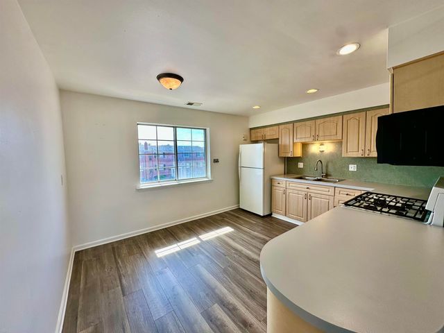 8140 Crestview Dr Drive, Sterling Heights, MI 48312