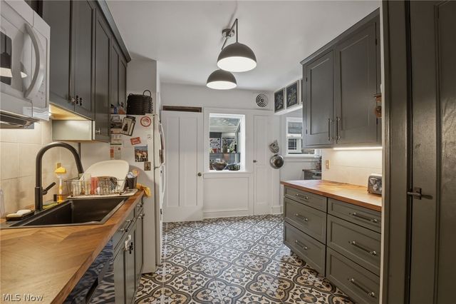 2148 Northland Avenue, Lakewood, OH 44107