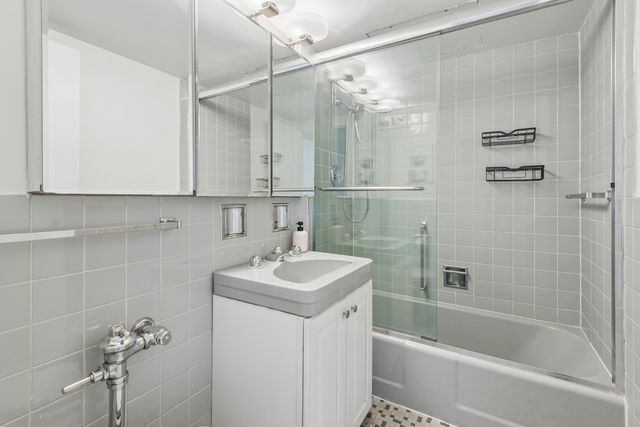 253 E Delaware Place 7H, Chicago, IL 60611