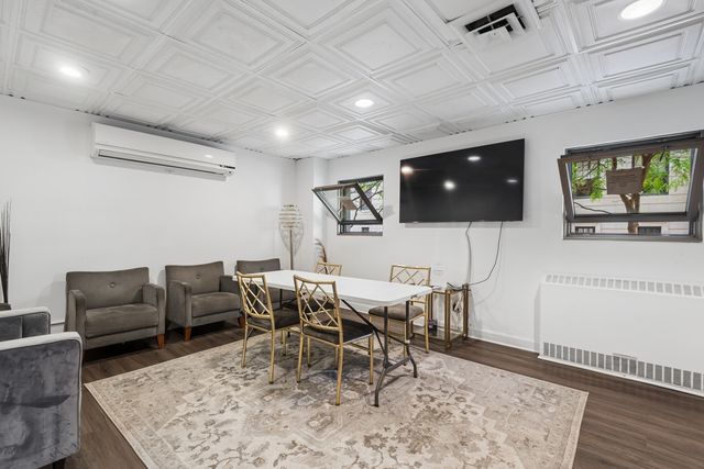 253 E Delaware Place 7H, Chicago, IL 60611