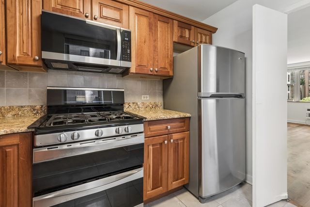 253 E Delaware Place 7H, Chicago, IL 60611