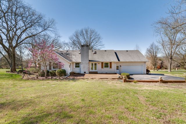 100 Bluegrass Cv, Hendersonville, TN 37075