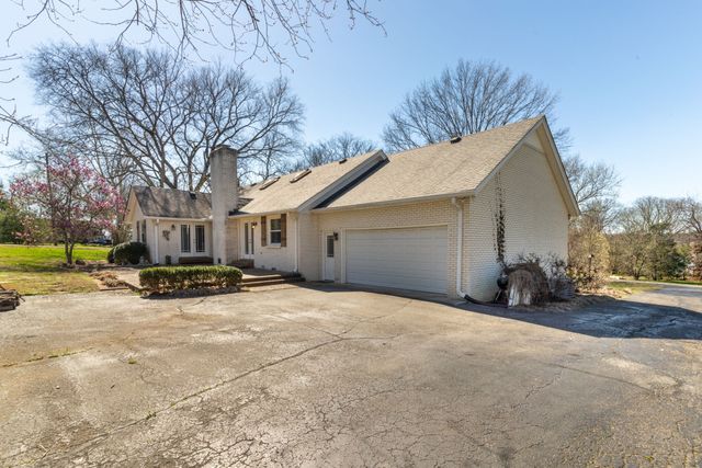 100 Bluegrass Cv, Hendersonville, TN 37075