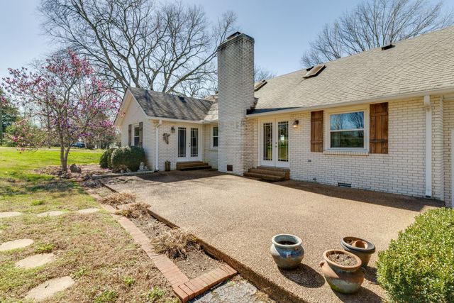 100 Bluegrass Cv, Hendersonville, TN 37075