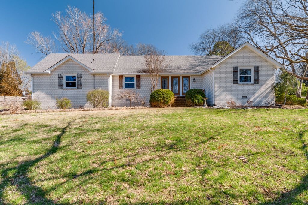 100 Bluegrass Cv, Hendersonville, TN 37075