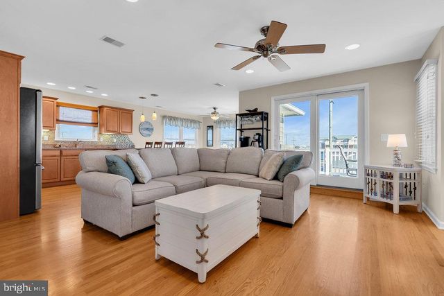 108 W 10TH ST, Ship Bottom, NJ 08008