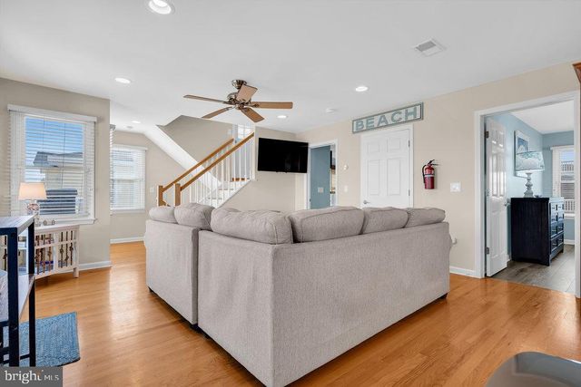 108 W 10TH ST, Ship Bottom, NJ 08008