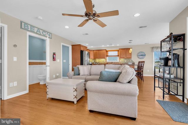 108 W 10TH ST, Ship Bottom, NJ 08008