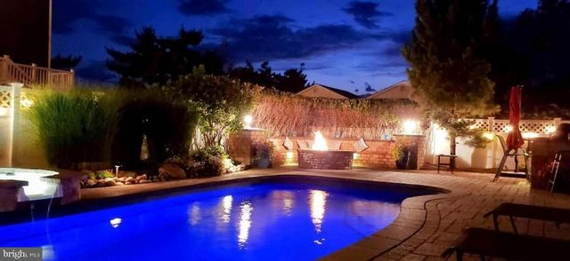 108 W 10TH ST, Ship Bottom, NJ 08008