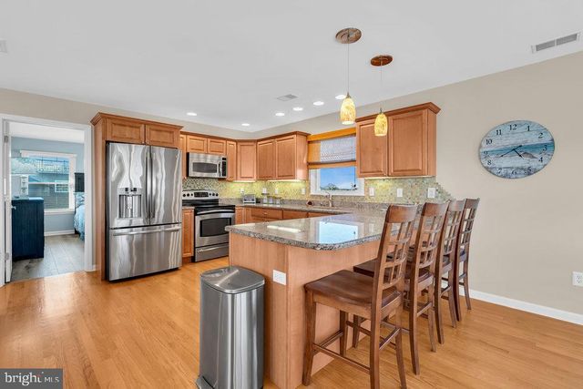 108 W 10TH ST, Ship Bottom, NJ 08008