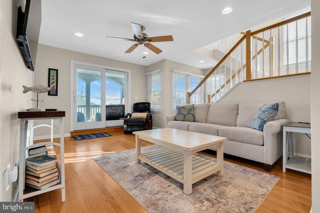 108 W 10TH ST, Ship Bottom, NJ 08008