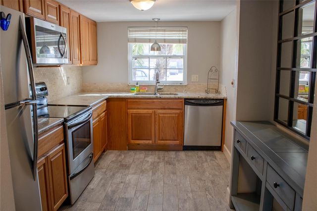 1920 E EDGEWOOD DRIVE P2, Lakeland, FL 33803