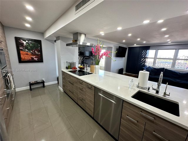 401 Golden Isles Dr 1013, Hallandale Beach, FL 33009