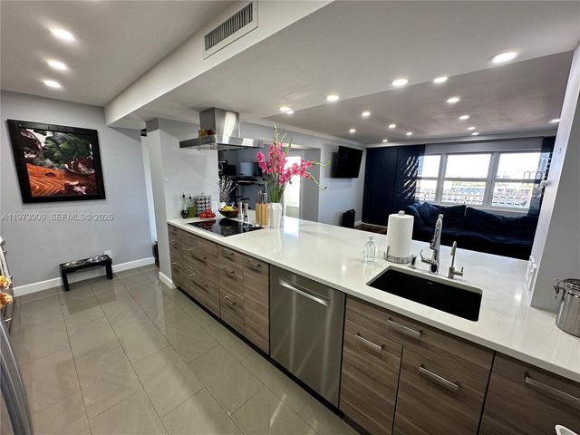 401 Golden Isles Dr 1013, Hallandale Beach, FL 33009