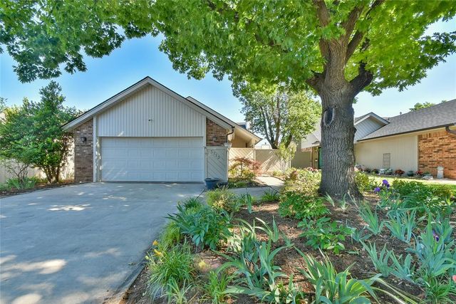 3713 River Oaks Drive, Norman, OK 73072