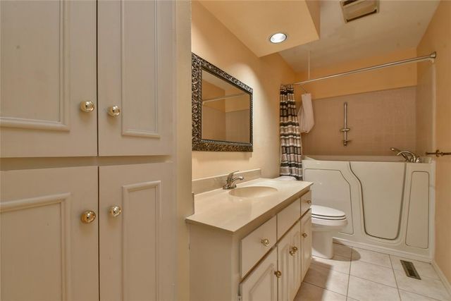 3713 River Oaks Drive, Norman, OK 73072