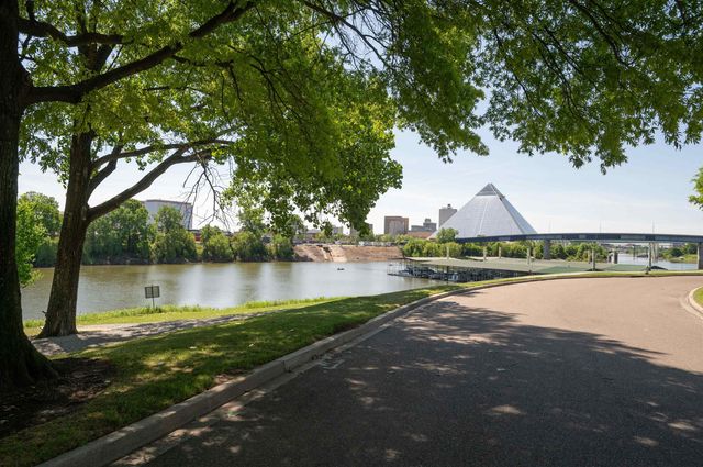 140 MARINA POINT LN, Memphis, TN 38103