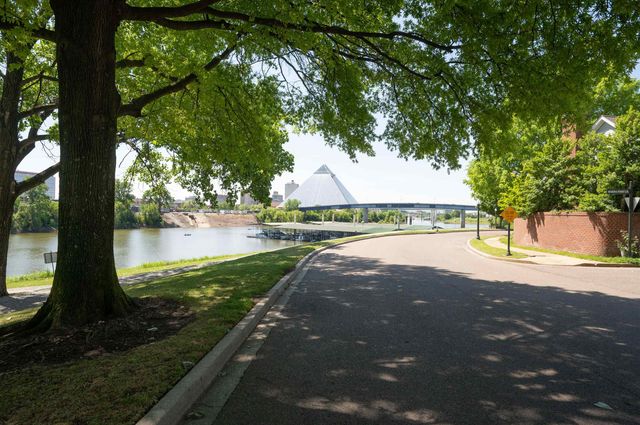 140 MARINA POINT LN, Memphis, TN 38103