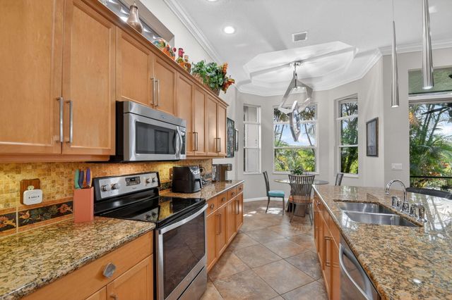 9842 Via Elegante, Wellington, FL 33411