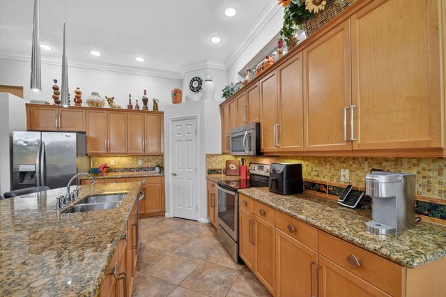 9842 Via Elegante, Wellington, FL 33411