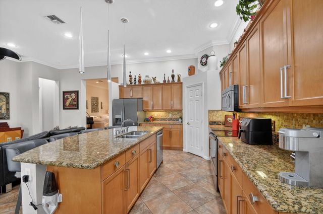 9842 Via Elegante, Wellington, FL 33411