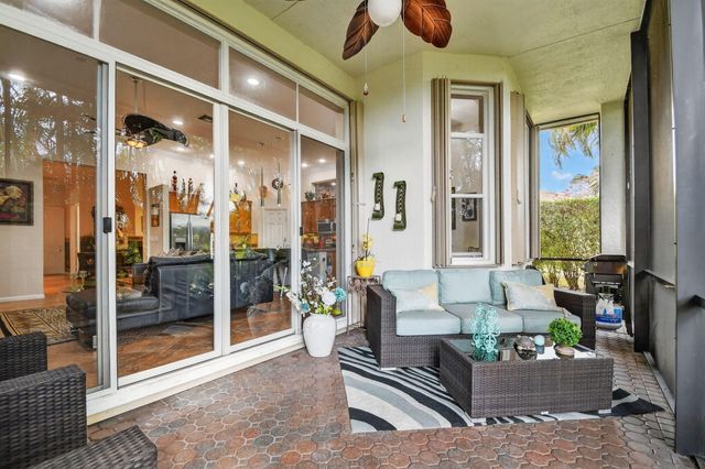 9842 Via Elegante, Wellington, FL 33411