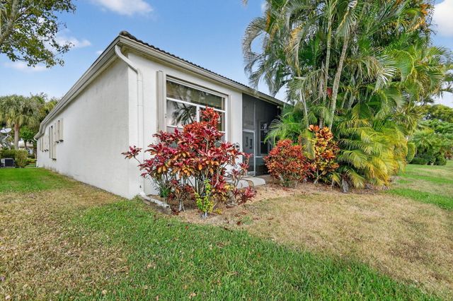 9842 Via Elegante, Wellington, FL 33411