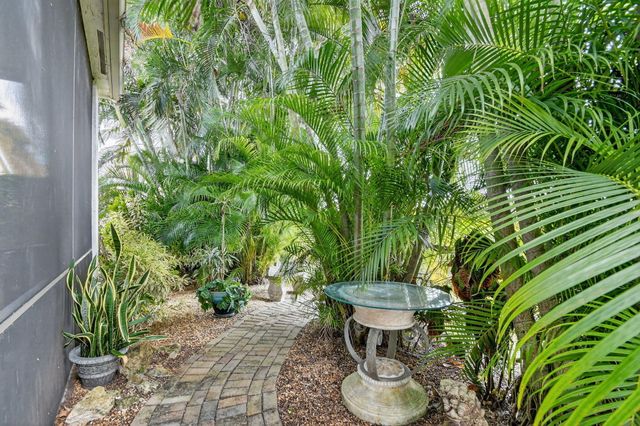 9842 Via Elegante, Wellington, FL 33411