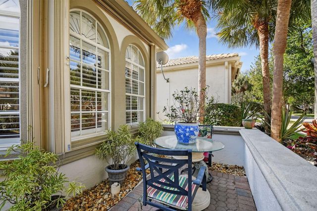9842 Via Elegante, Wellington, FL 33411