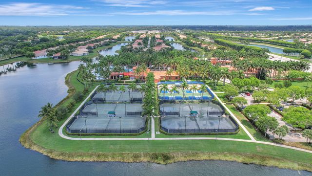9842 Via Elegante, Wellington, FL 33411