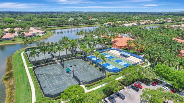 9842 Via Elegante, Wellington, FL 33411