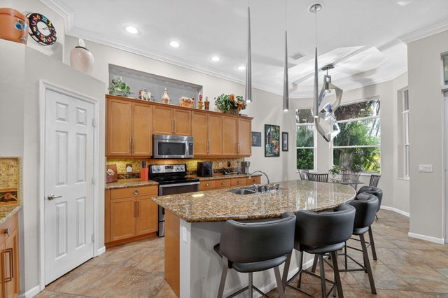 9842 Via Elegante, Wellington, FL 33411