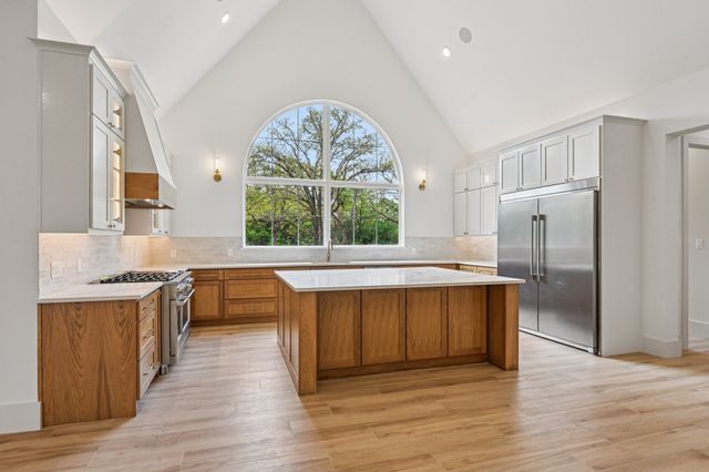 1716 Private, Burleson, TX 76028