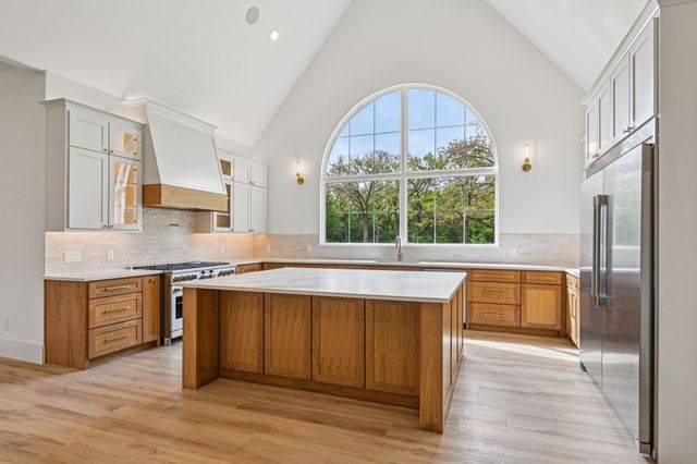 1716 Private, Burleson, TX 76028